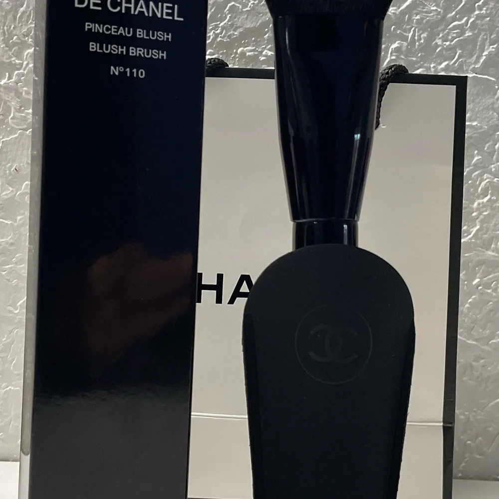 COPY - Chanel Black Makeup Brush